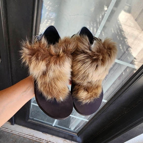 Brunello Cucinelli 100%โ Plush Fur Toe Strap Sandals A176 - Picture 3 of 14